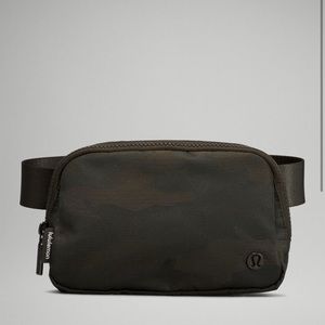 🍋Lululemon Everywhere Belt Bag Heritage Camo